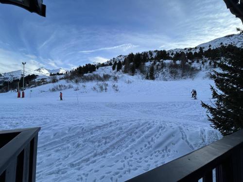 Appartement cosy avec balcon, pieds des pistes, Wi-Fi, animaux acceptés - Méribel - FR-1-355-192 (Appartement cosy avec balcon, pieds des pistes, Wi-Fi, animaux acceptes - Meribel - FR-1-355-192) in Мерибел