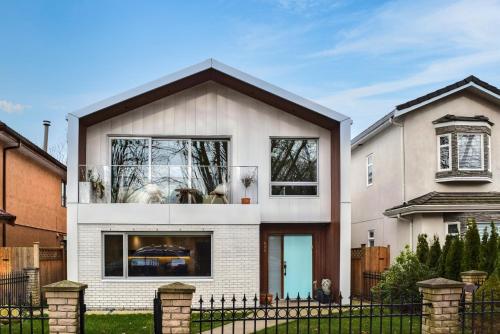 Modern 3-Bdrm Home & Parking - Cambie Village-VGH – khách sạn tại Arbutus Ridge