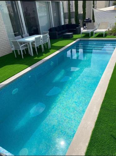 Apartment with private pool in アシュケロン