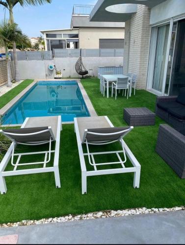 Apartment with private pool in アシュケロン