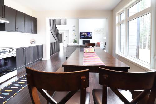 廚房, 3000 Sqft Modern Muskoka Entire Cottage Huntsville - Escape to Serenity - Algonquin Arrowhead in 德懷特 (ON)