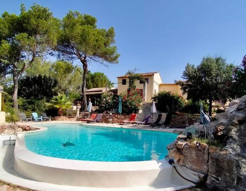 Villa avec piscine à débordement - sans vis à vis