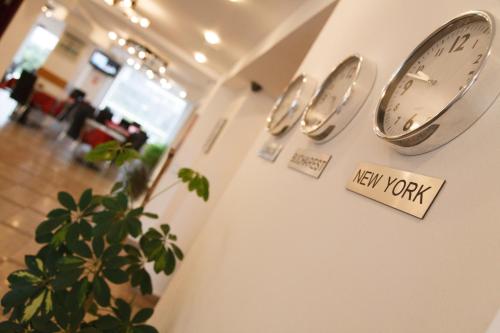Plus Hotel - image 12