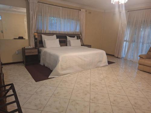 Ashley's 6 Bedroomed Guest House in 北哈拉雷