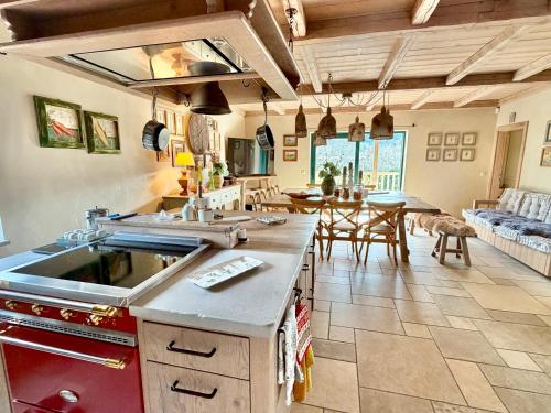 Iekārtas, Private Villa for 12 Peaceful Karst Escape in Pliskovica