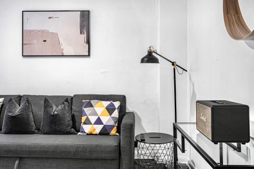 2-Bed Near Oxford St & Hyde Park with Concierge - image 5