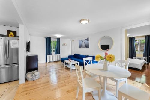 Cozy Family Retreat Minutes From the Falls and Pet Friendly – khách sạn tại khu vực đường McLeod
