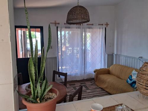 Casa de 1 Dormitorio ubicado en planta baja. A 150 mts de la playa en La Aguada y Costa Azul, La Pal in Costa Azul