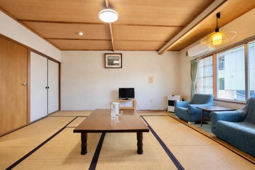 room detail thumbnail 1