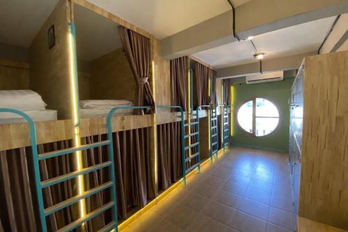 Bunk Bed in Mixed Dormitory Room