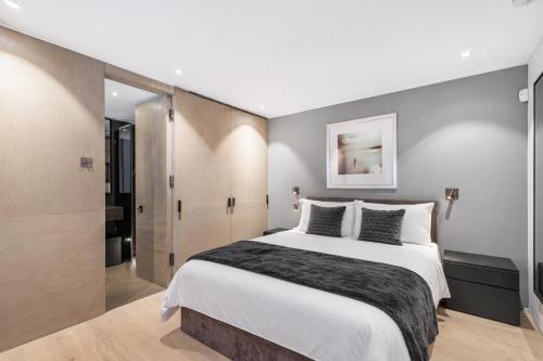 Ultra-Luxury Pavilion Road Mews House - image 13