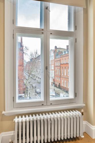 Royal Knightsbridge 3-Bed - Next To Harrods - image 5