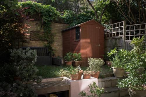 2-Bed in Maida Vale with Private Garden - image 2