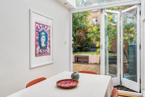 2-Bed in Maida Vale with Private Garden - image 10