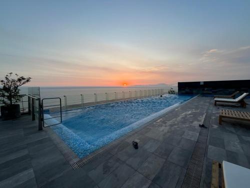 Oceanfront apartment, Pool, Gym, Sauna, Arcade