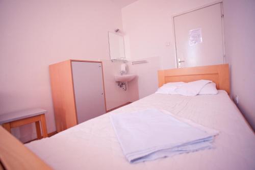 HI Hostel Zagreb - image 3