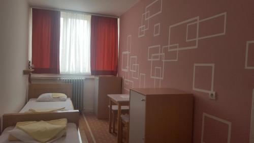 HI Hostel Zagreb - image 9