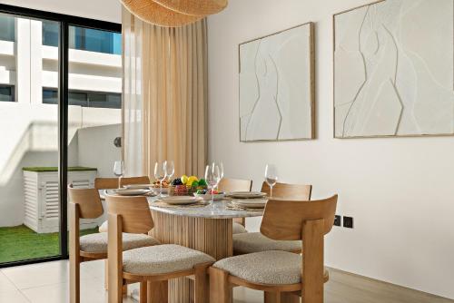 VayK - Modern 4 BD Townhouse with Private Garden in Damac Lagoons - image 14