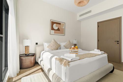 VayK - Modern 4 BD Townhouse with Private Garden in Damac Lagoons - image 10