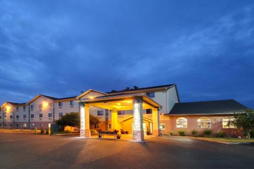 . Galesburg Inn and Suites