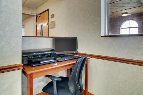 Baymont by Wyndham Galesburg - image 30