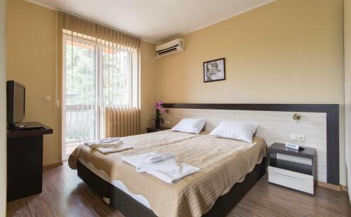 1 queen bed
