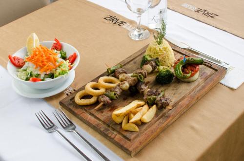 Lavin Hotel - image 12