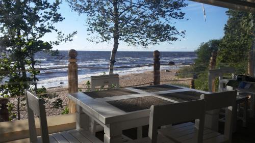 Erkély/terasz, Laucu Akmens in Skulte