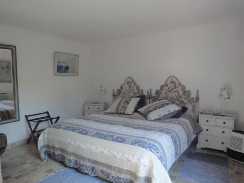 2 twin beds