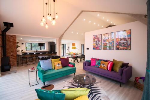 Perfect Booking Hot Tub Cabin With Log Burner in East Farleigh