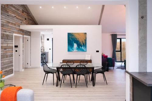 Létesítmények, Perfect Booking Hot Tub Cabin With Log Burner in East Farleigh