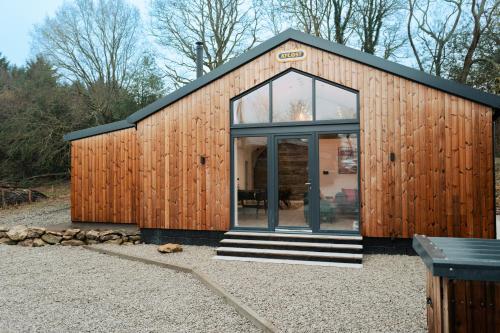 A szálláshely kívülről, Perfect Booking Hot Tub Cabin With Log Burner in East Farleigh