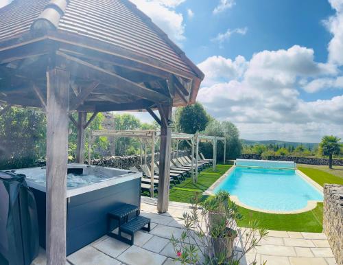 Roulotte au domaine du Bouygues - Calvignac