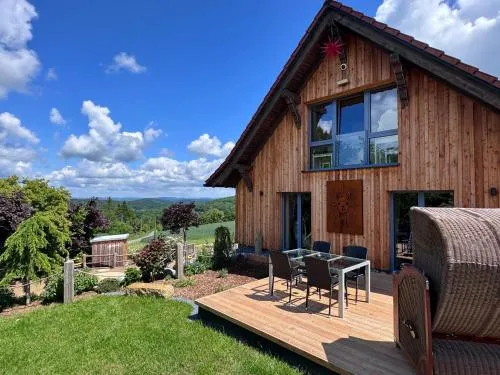 TOP moderne FeWo - Alpakahof zum Himmelreich, traumhafte Lage, Terrasse mit Weitblick, kostenfreier Parkplatz, Nähe Kurklinik, optional Sauna in Bad Gottleuba-Berggießhübel, Deutschland