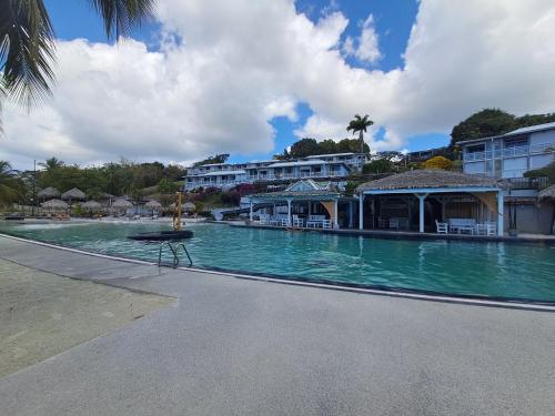 Piscină, Au Joly Cherry in Le Diamant