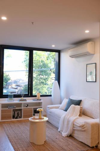 Executive Stay Quiet 2BR 2BA Study Tram at Door Secure Parking in Balwyn