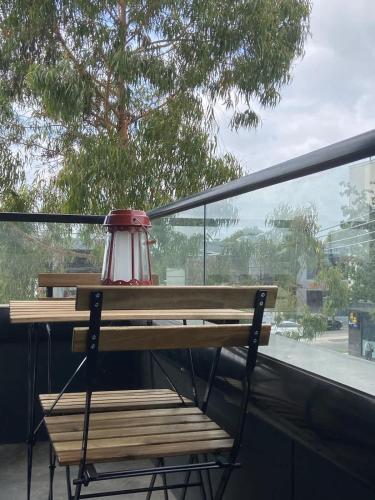 Executive Stay Quiet 2BR 2BA Study Tram at Door Secure Parking in Balwyn