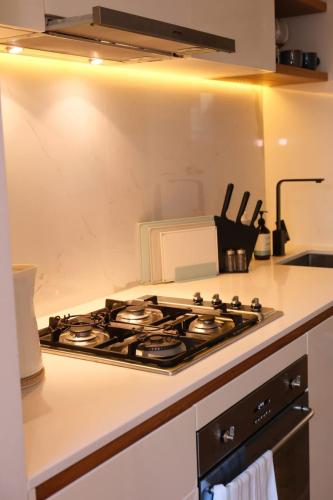 Executive Stay Quiet 2BR 2BA Study Tram at Door Secure Parking in Balwyn