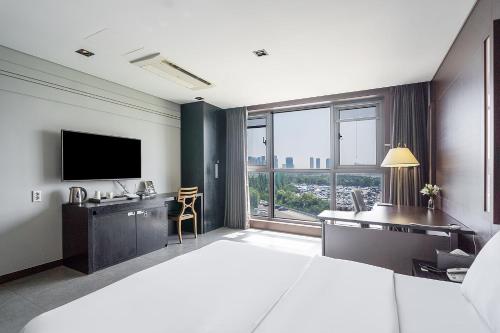 room detail thumbnail 0