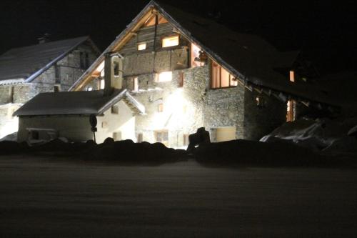 10214 Chalet d'exception nature sport et bien être sauna,jacuzzi hammam frigidarium (10214 Chalet d'exception nature sport et bien etre sauna,jacuzzi hammam frigidarium) in Cervieres (Hautes Alpes)