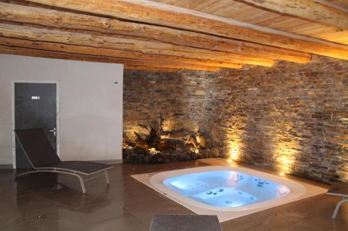 10214 Chalet d'exception nature sport et bien être sauna,jacuzzi hammam frigidarium (10214 Chalet d'exception nature sport et bien etre sauna,jacuzzi hammam frigidarium) in Cervieres (Hautes Alpes)