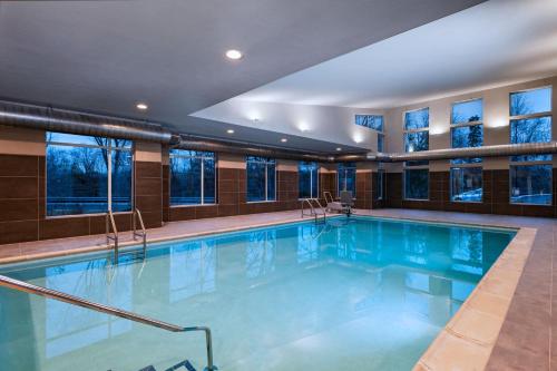 Swimmingpool, Residence Inn by Marriott New Brunswick Tower Center Blvd. in East Brunswick (NJ)