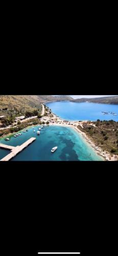 George Hotel Rooms&Suites – Himarë, CA