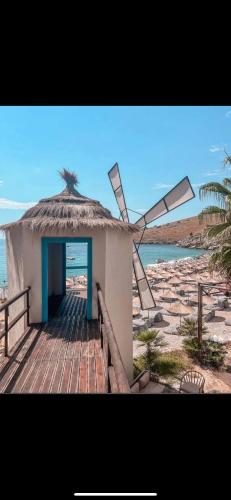 George Hotel Rooms&Suites – Himarë, CA