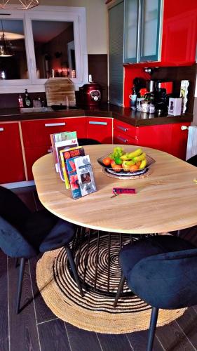 La Cachette Maison 6 personnes 3 chambres avec jardin in Saint-Prix (Ile-de-France)
