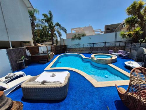 Private jacuzzi suite rosh pina – khách sạn tại Dalton