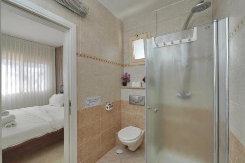 Private jacuzzi suite rosh pina in روش بينا سيتي سنتر