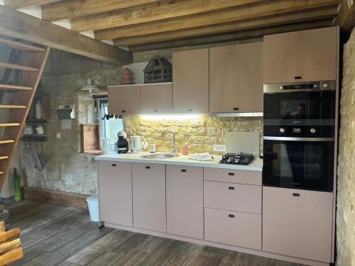 кухня, Gîte La Boulangerie de La Trigalle avec SPA privé (Gite La Boulangerie de La Trigalle avec SPA prive) in Valognes