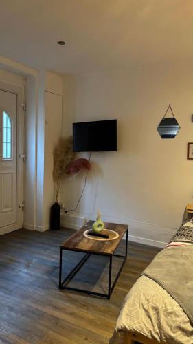 Charmant studio au bord du lac d'Elancourt village - Location saisonnière - Élancourt