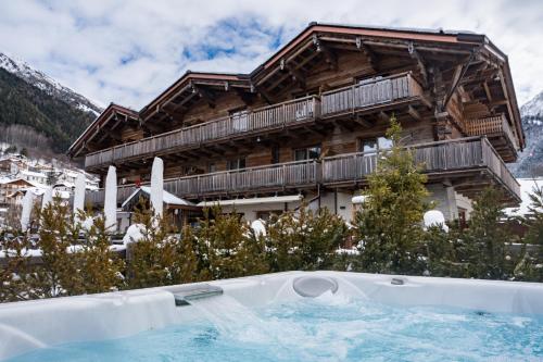 Alpen Chalet - Charme Mountain Hotel - 2